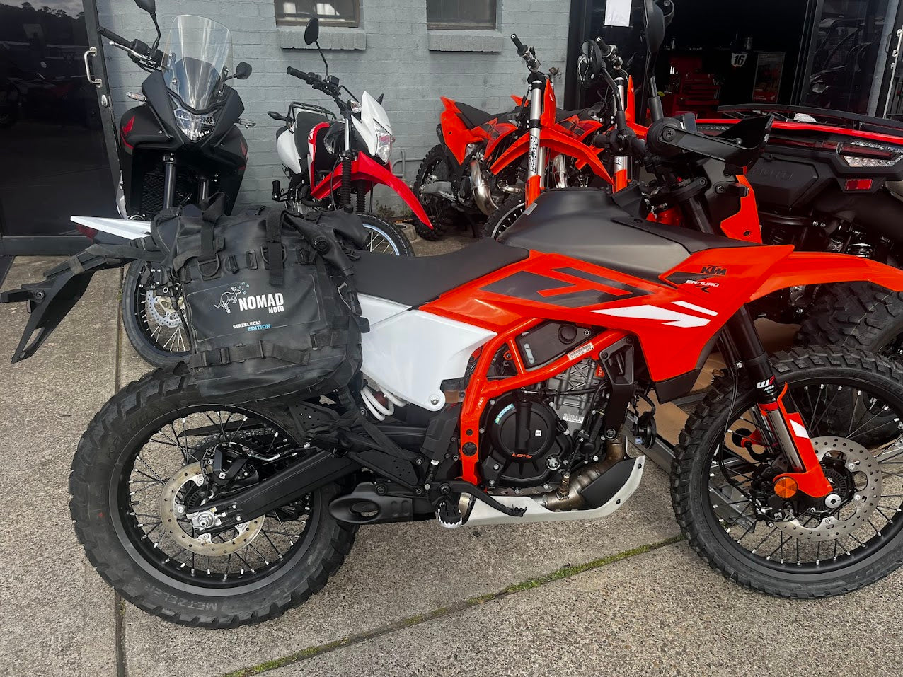 NOMAD MOTO Rackless 40L - Adjustable Base - NOMAD MOTO